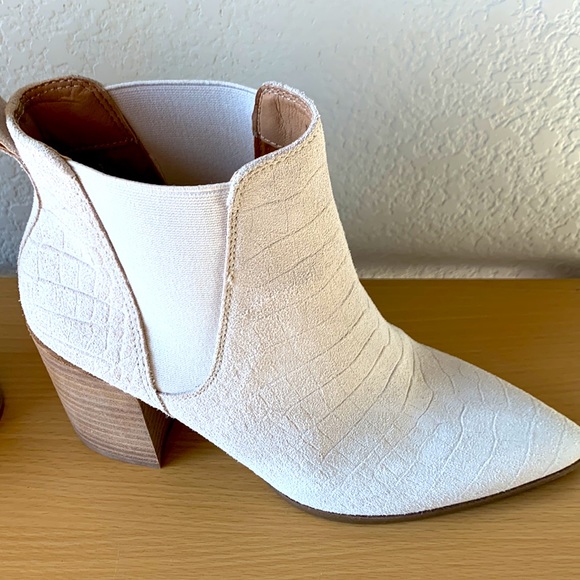 Steve Madden Knoxi Pointed Toe Bootie in Bone Croco - Picture 7 of 8